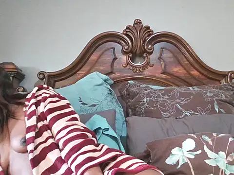 kinkyliciouse23 online show from May 12, 9:17 am