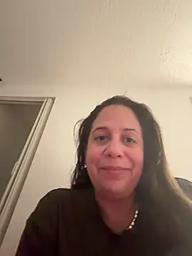 Snapshot of PrettyKittyMia chatting on April 16, 10:05 am PrettyKittyMia online show from April 16, 10:05 am