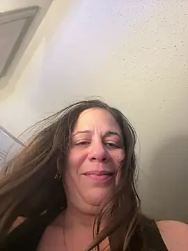 Snapshot of PrettyKittyMia chatting on May 5, 2:41 am PrettyKittyMia online show from May 5, 2:41 am