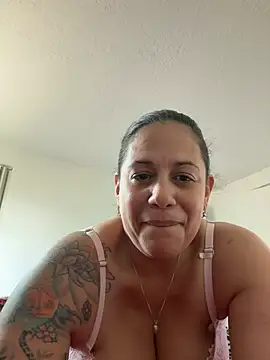 Snapshot of PrettyKittyMia chatting on May 14, 4:36 pm PrettyKittyMia online show from May 14, 4:36 pm