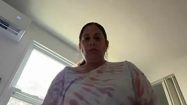 Snapshot of PrettyKittyMia chatting on May 21, 7:43 pm PrettyKittyMia online show from May 21, 7:43 pm