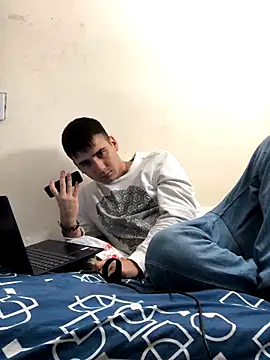 Snapshot of Cesar_Augusto chatting on September 27, 5:12 am Cesar Augusto online show from September 27, 5:12 am