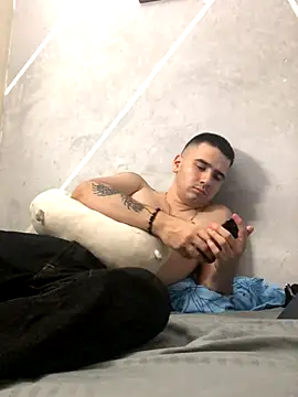 Snapshot of Cesar_Augusto chatting on October 26, 12:49 am Cesar Augusto online show from October 26, 12:49 am