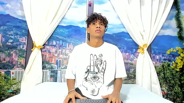 MilthonDelis online show from December 21, 2:41 am