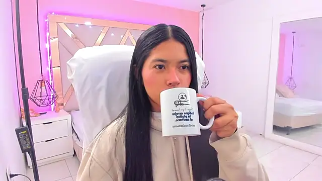 samantaa shy online show from April 14, 3:12 am