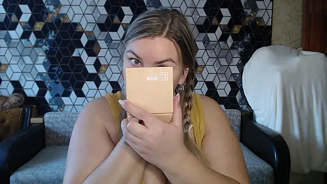 Snapshot of NikaSkylink chatting on February 5, 5:12 am NikaSkylink online show from February 5, 5:12 am