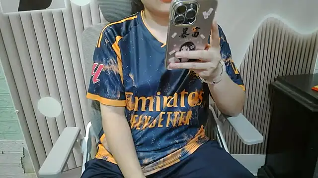 Snapshot of Emachiii chatting on September 9, 12:26 pm Emachiii online show from September 9, 12:26 pm