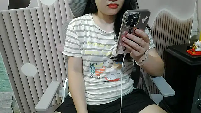 Snapshot of Emachiii chatting on September 28, 4:29 am Emachiii online show from September 28, 4:29 am