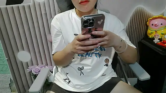 Snapshot of Emachiii chatting on October 2, 12:39 am Emachiii online show from October 2, 12:39 am