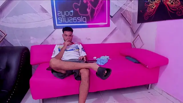 Snapshot of rhabena_boysex chatting on February 28, 1:39 am rhabena boysex online show from February 28, 1:39 am