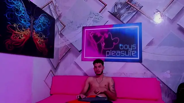 Snapshot of rhabena_boysex chatting on March 1, 1:40 am rhabena boysex online show from March 1, 1:40 am