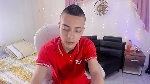 Dereck Boy8 online show from October 6, 8:28 pm