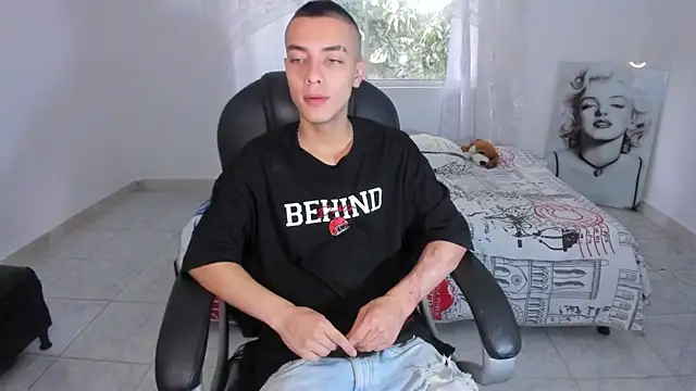 Dereck Boy8 online show from December 5, 7:43 pm