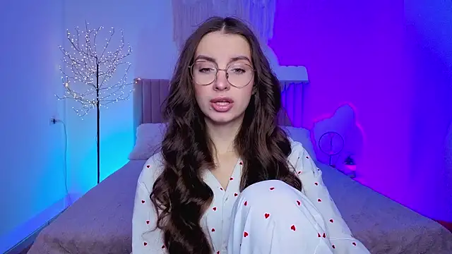 Real cutie1 online show from March 6, 1:51 pm