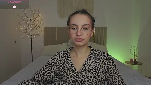 Real cutie1 online show from April 14, 12:44 pm