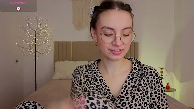 Real cutie1 online show from May 23, 1:04 pm