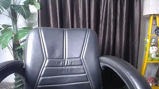 Snapshot of kiara_1122 chatting on April 25, 10:18 pm kiara 1122 online show from April 25, 10:18 pm