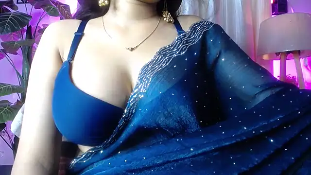 Snapshot of kiara_1122 chatting on July 24, 11:14 pm kiara 1122 online show from July 24, 11:14 pm