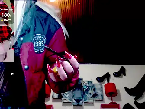 blondehot5v online show from September 25, 11:25 am