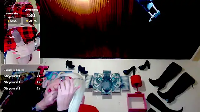 blondehot5v online show from October 2, 12:01 pm