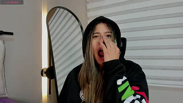 Rachell criss online show from December 18, 4:18 am