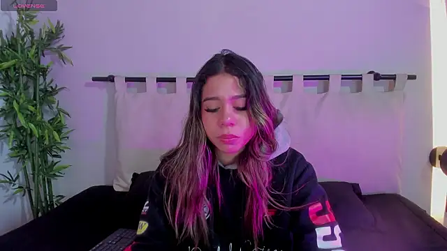 Rachell criss online show from March 12, 4:18 am