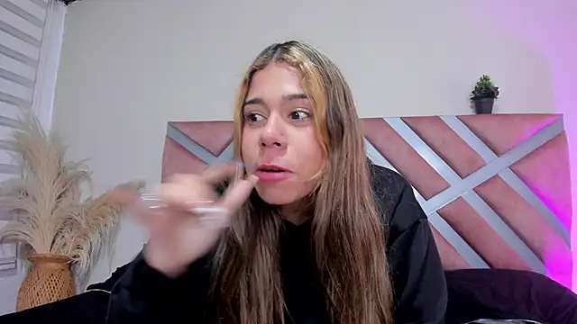 Rachell criss online show from June 2, 4:25 am