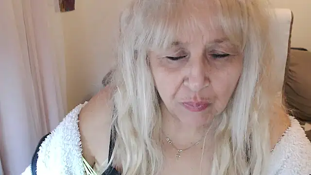 SusiLifeXXX online show from October 8, 7:00 pm