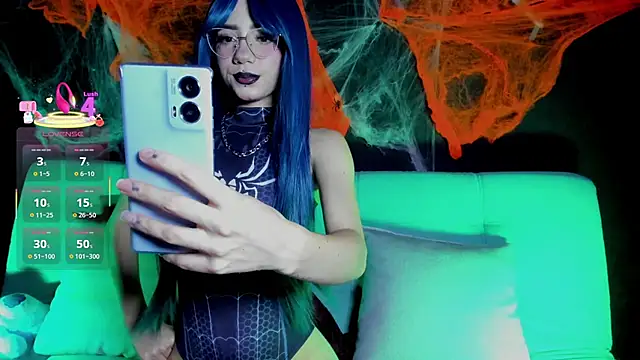 madiixwatson online show from October 31, 10:16 am