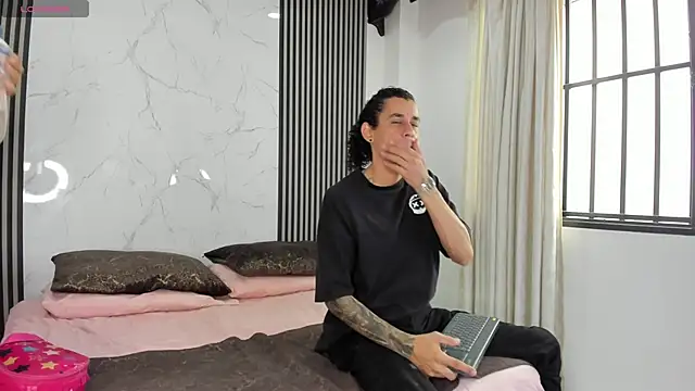 JackAndRosse  online show from January 15, 2:10 pm