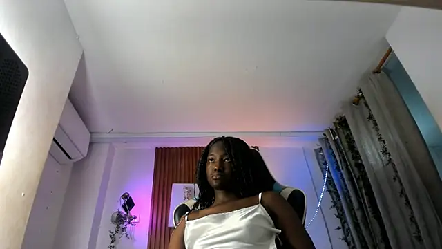 Evaa 18 online show from December 3, 6:17 pm