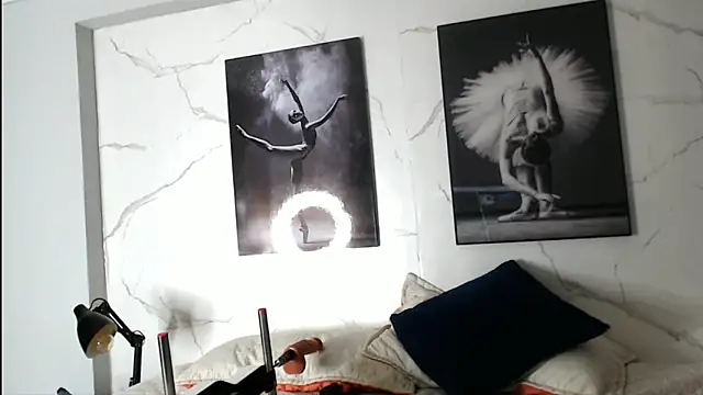 Evaa 18 online show from December 22, 5:43 pm