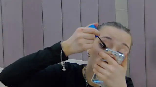 ZoeyNeal online show from March 27, 2:17 pm