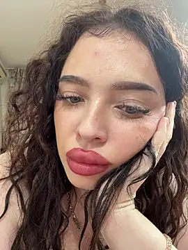 Hannah xBaby online show from December 4, 5:10 pm