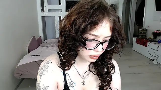 Hannah xBaby online show from February 4, 1:39 pm