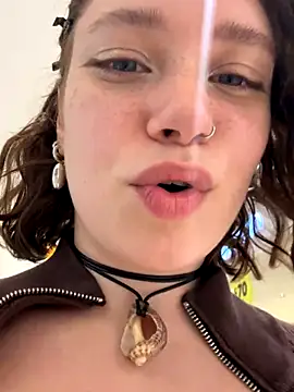 Snapshot of lucy-joy chatting on September 12, 8:25 am lucy-joy online show from September 12, 8:25 am