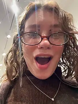 lucy-joy online show from November 7, 10:37 am