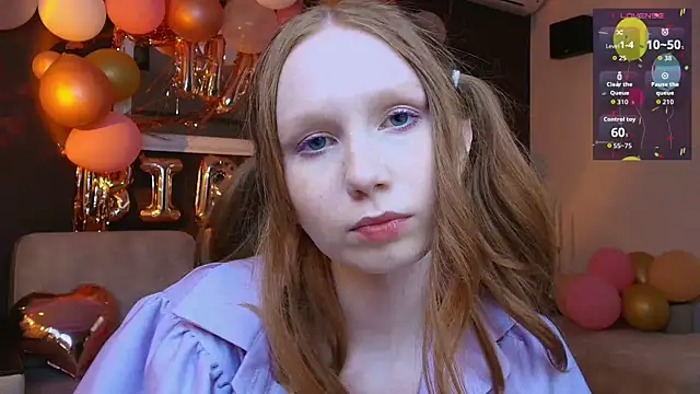 Snapshot of FoxyMira chatting on June 15, 4:42 pm FoxyMira online show from June 15, 4:42 pm