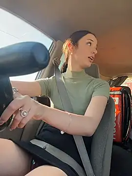 Snapshot of DollyTall chatting on October 7, 9:39 am DollyTall online show from October 7, 9:39 am