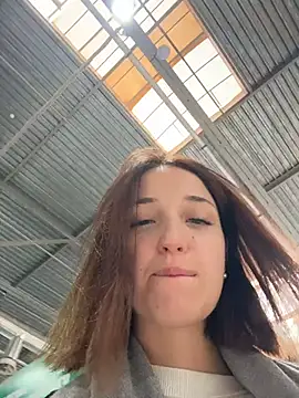 Snapshot of DollyTall chatting on October 12, 8:24 am DollyTall online show from October 12, 8:24 am