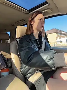 Snapshot of DollyTall chatting on October 20, 8:15 am DollyTall online show from October 20, 8:15 am