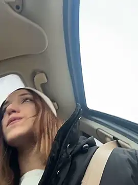 Snapshot of DollyTall chatting on December 18, 7:14 am DollyTall online show from December 18, 7:14 am