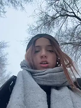 Snapshot of DollyTall chatting on December 20, 9:05 am DollyTall online show from December 20, 9:05 am