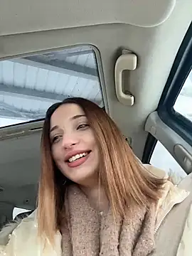 Snapshot of DollyTall chatting on December 23, 8:34 am DollyTall online show from December 23, 8:34 am