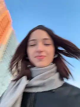 Snapshot of DollyTall chatting on January 6, 7:12 am DollyTall online show from January 6, 7:12 am