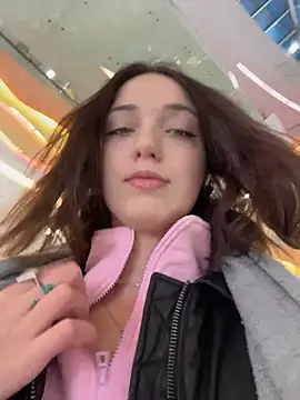 Snapshot of DollyTall chatting on January 7, 7:11 am DollyTall online show from January 7, 7:11 am