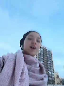 Snapshot of DollyTall chatting on January 9, 7:22 am DollyTall online show from January 9, 7:22 am