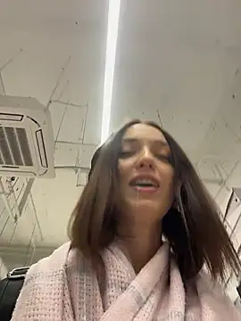 Snapshot of DollyTall chatting on January 13, 9:25 am DollyTall online show from January 13, 9:25 am