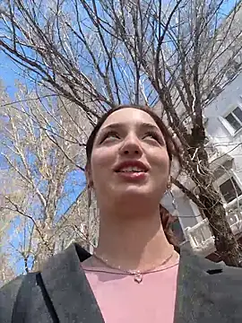 DollyTall online show from April 14, 6:30 am