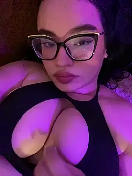 Snapshot of Emily_Taylor2 chatting on September 27, 3:33 am Emily Taylor2 online show from September 27, 3:33 am